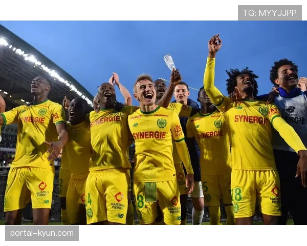 聚焦:南特俱乐部与当地造船企业签署十年主场冠名权的签约现场 聚焦:南特俱乐部与当地造船企业签署十年主场冠名权的签约现场