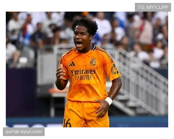 恩德里克替补登场即送关键助攻，里昂主场球迷起立鼓掌